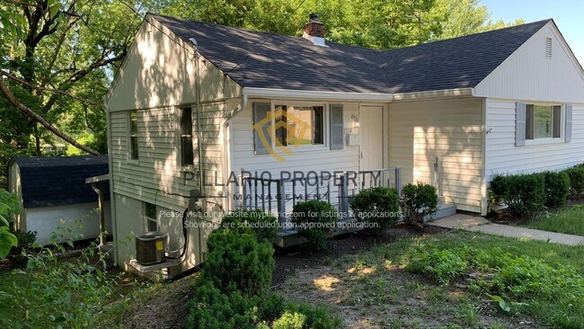 Building Photo - Newly Updated, 4 Bedroom  2 Bathroom Home ...