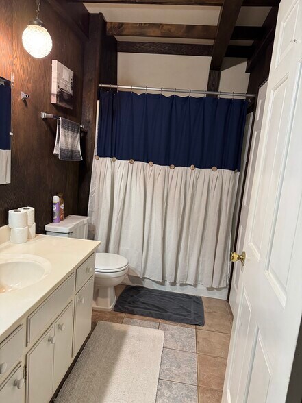 Building Photo - 579 Martha Ave