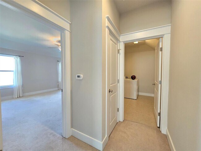 Building Photo - 13001 Hymeadow Dr