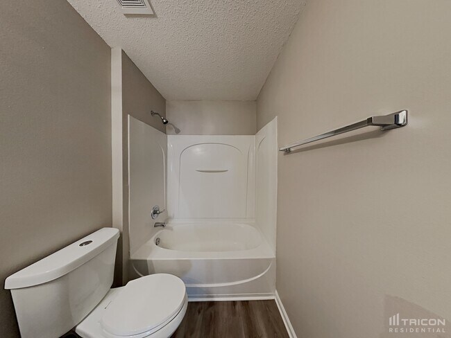 Building Photo - 810 Topsail Dr