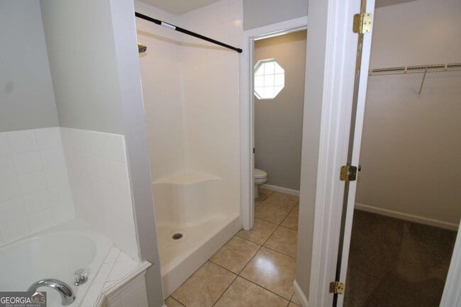 Building Photo - 150 Lake Manor Dr