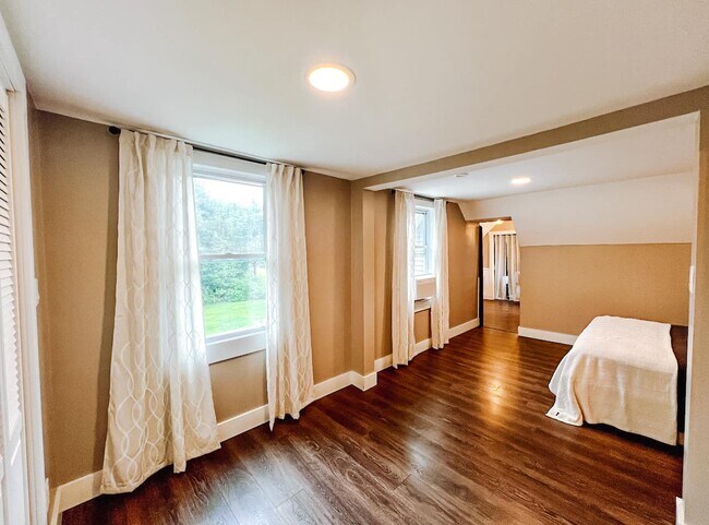 Building Photo - 252 Windsor St