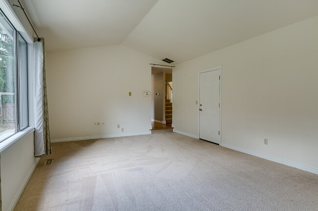 Building Photo - Gorgeous 3 bedroom home in College Hill Skyridge neighborhood of Bellevue