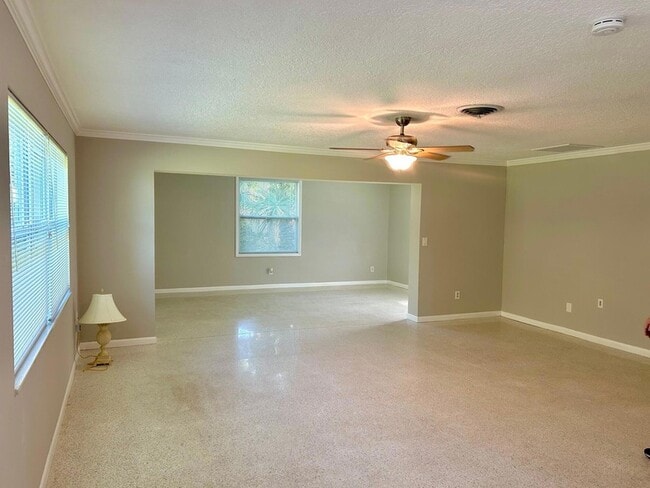 Building Photo - 2095 NW Fork Rd