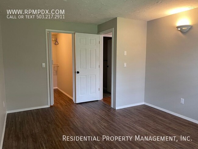 Building Photo - Sequoia Park 2nd Floor/Corner Unit Condo o...