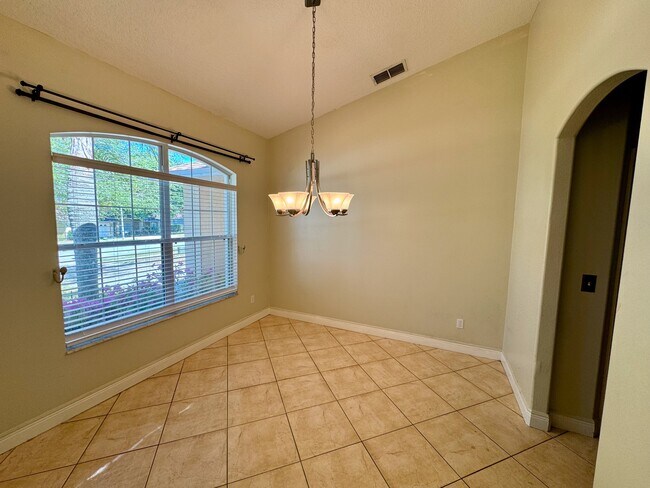 Building Photo - 774 Princeton Dr