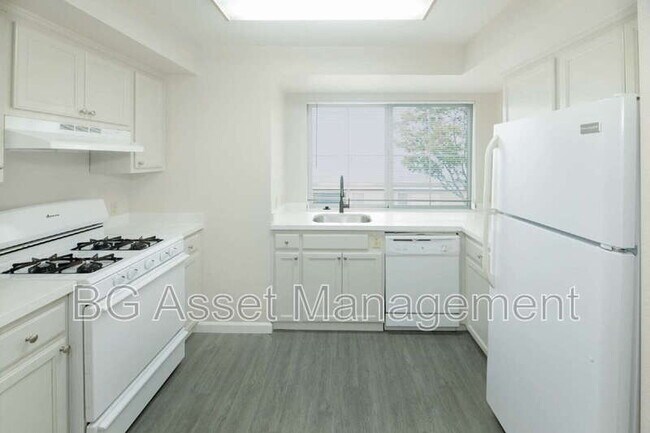 Building Photo - 701 San Pablo Ave