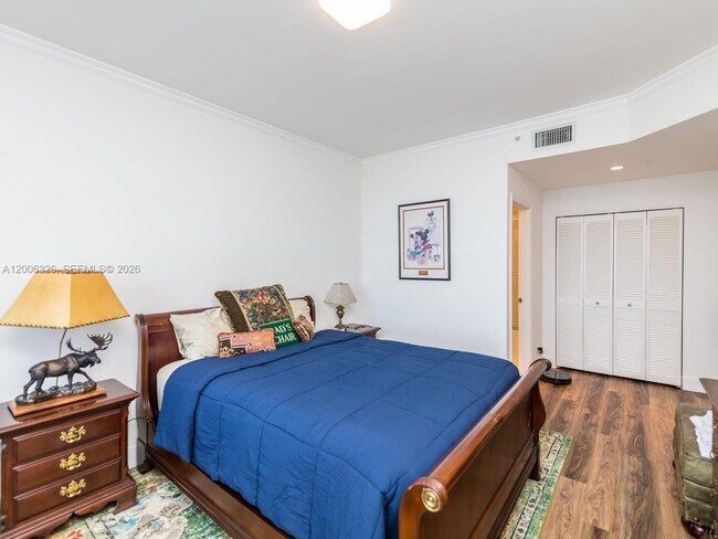 Building Photo - 888 Brickell Key Dr