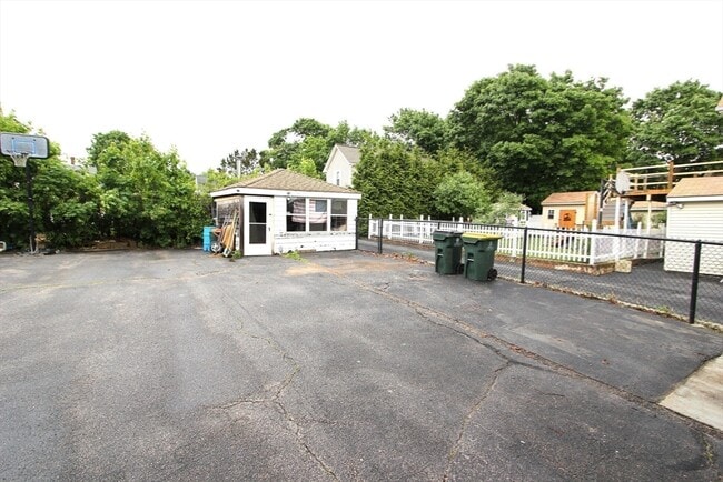 Building Photo - 75 Wachusett St