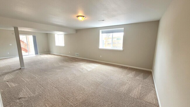 Building Photo - 15668 Dawson Creek Dr
