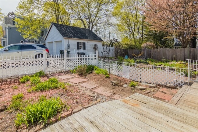 Building Photo - 313 High St