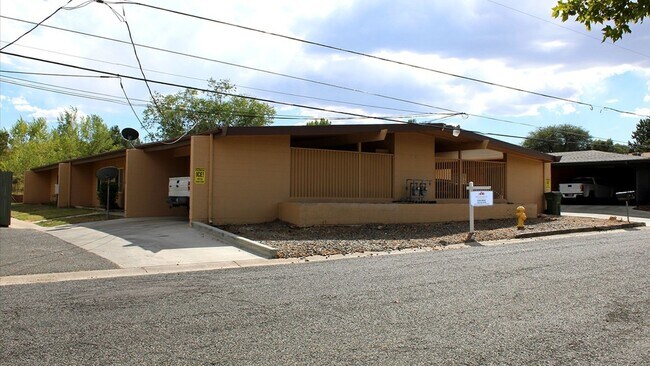 Building Photo - 336 Country Club Cir