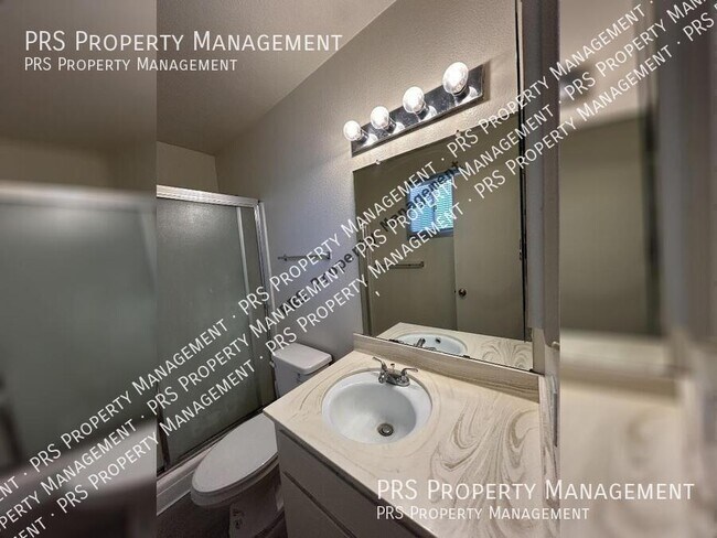 Building Photo - 5309 S River Dr