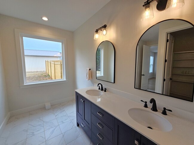 Building Photo - 3400 Pennington Rd