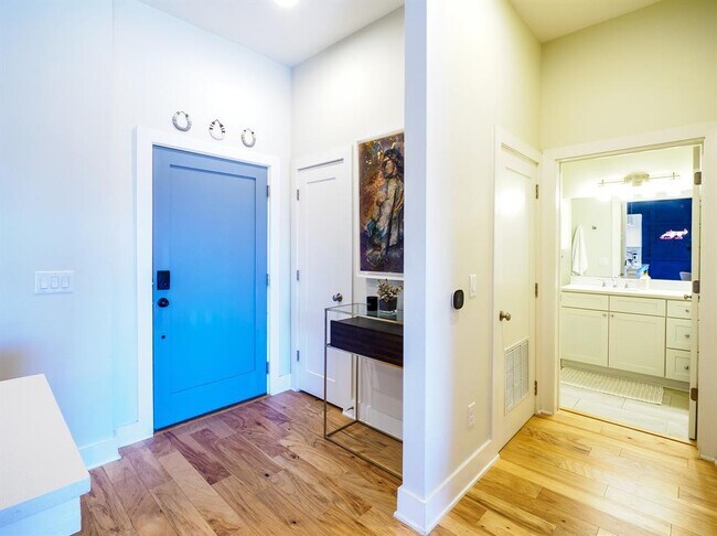 Building Photo - 908 Nueces St