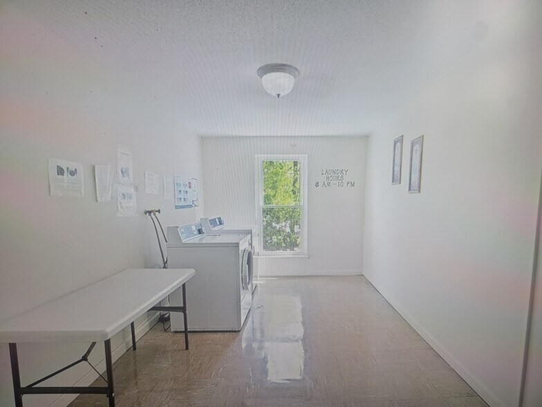 Building Photo - 3 Shadowbrook Ln