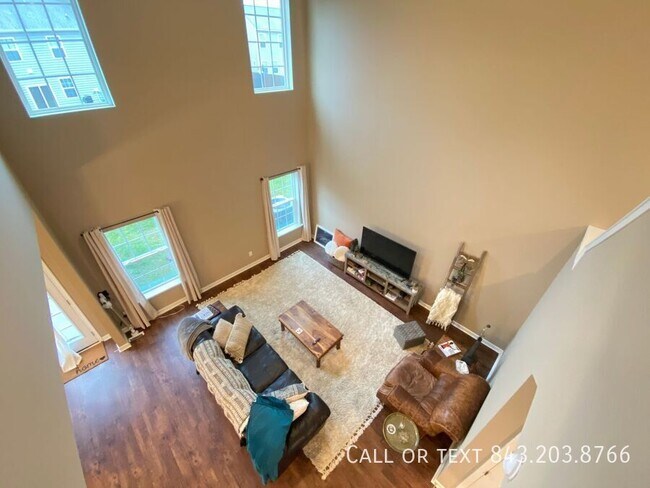 Building Photo - 219 Lazy River Ln