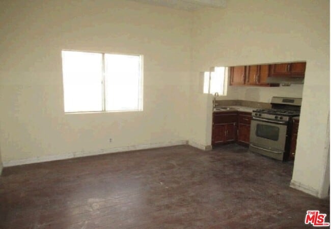 Building Photo - 243 E 29th St