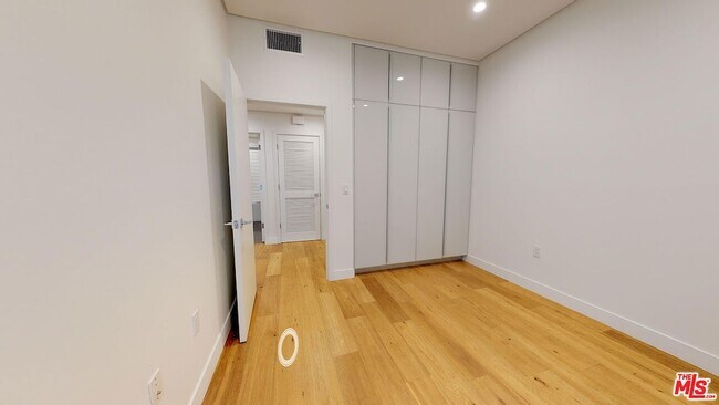 Building Photo - 938 Orange Grove Ave