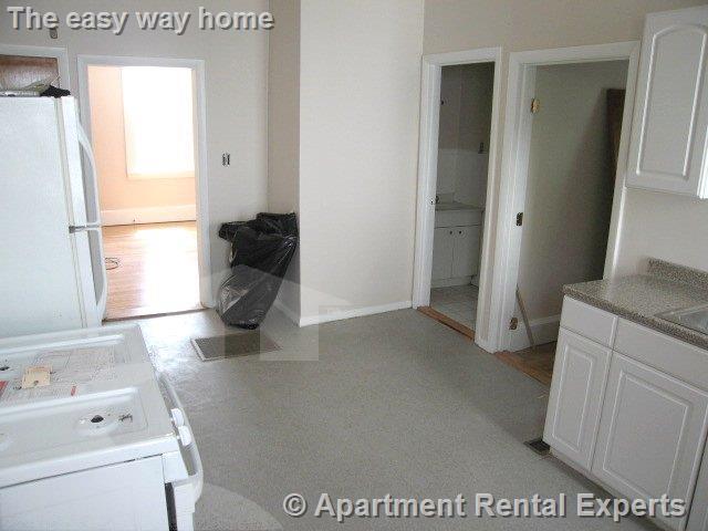 Building Photo - 107 Brookline St