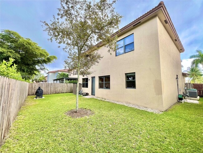 Building Photo - 9855 NW 89th Ter
