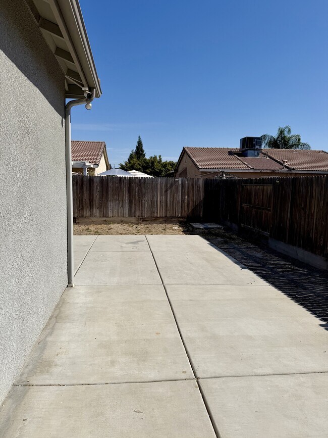 Building Photo - 1908 E Monte Vista Ave