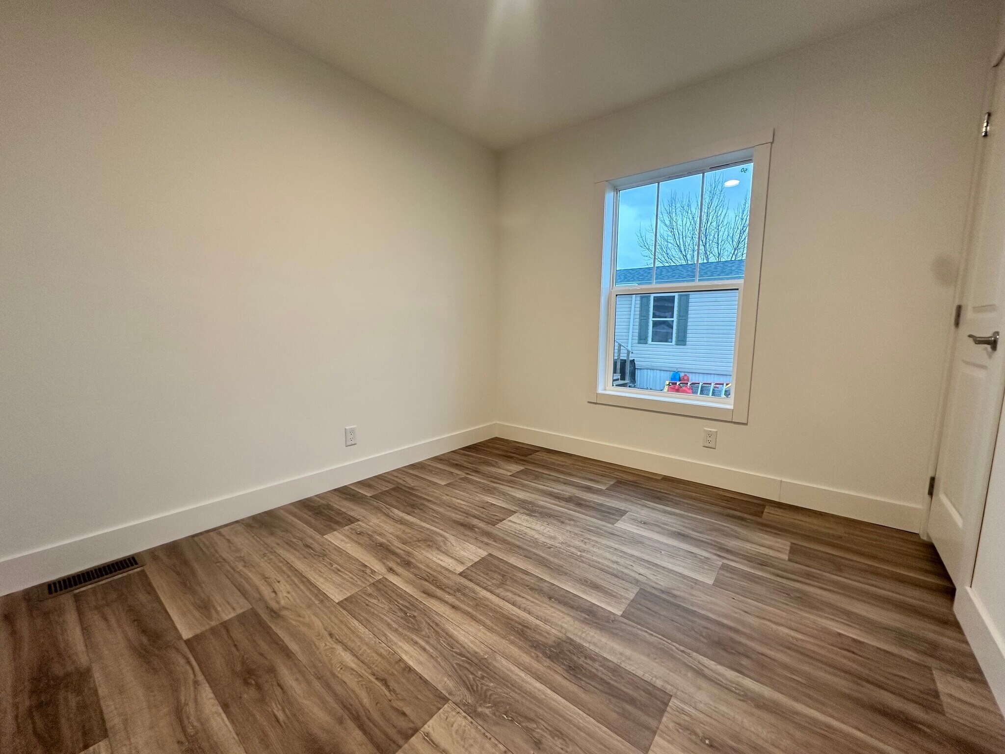 Building Photo - 19 Cavalier St N