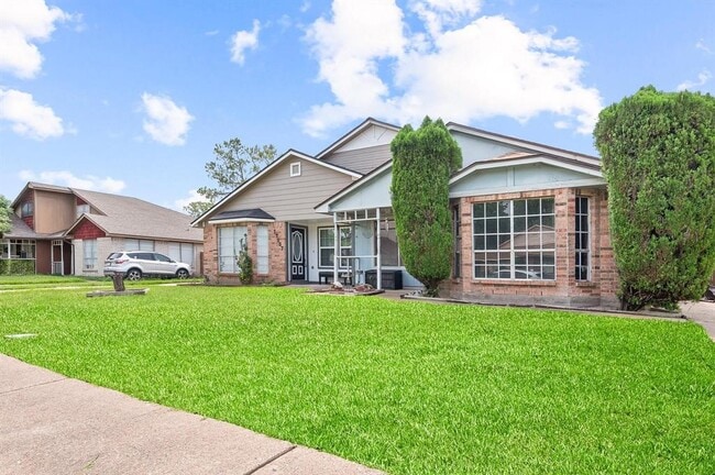 Building Photo - 17007 Pastoria Dr