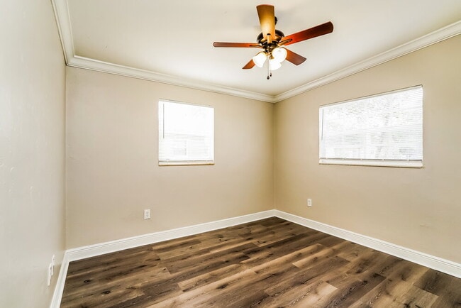 Building Photo - 1423 Brookhill Dr