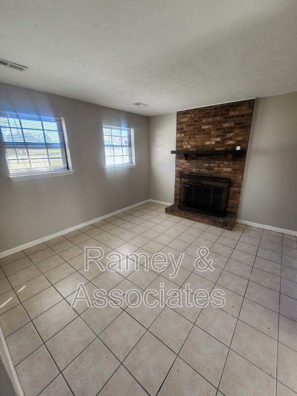 Building Photo - 1700 Cimmaron Trail