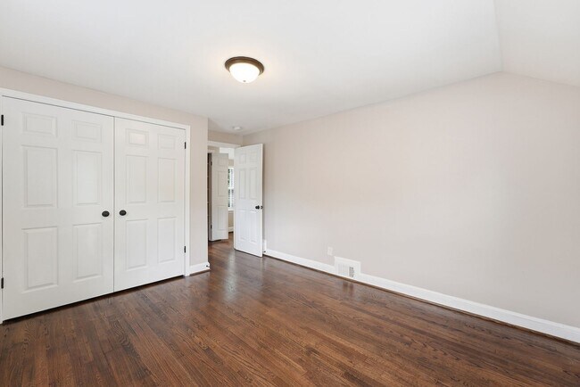 Building Photo - 2341 Belleview Ave