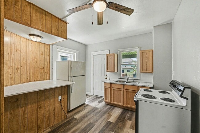 Building Photo - 427 Kolping Ave
