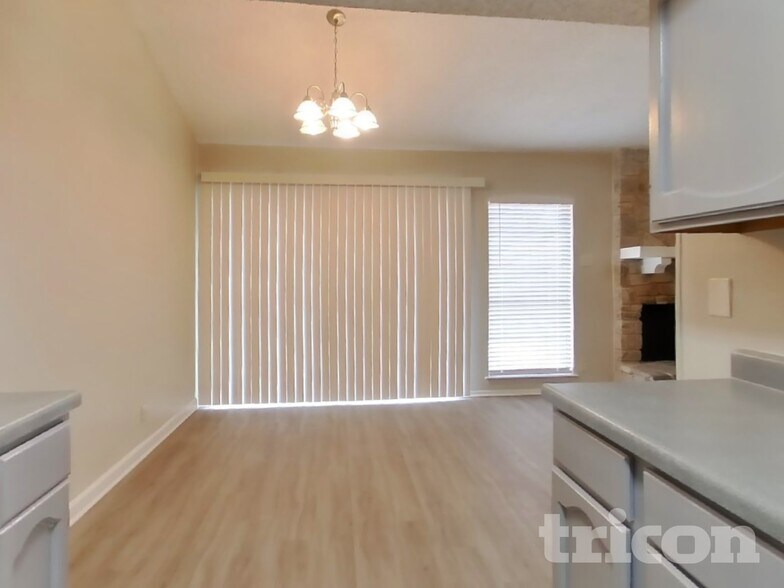 Building Photo - 7527 Ledgebrook Dr