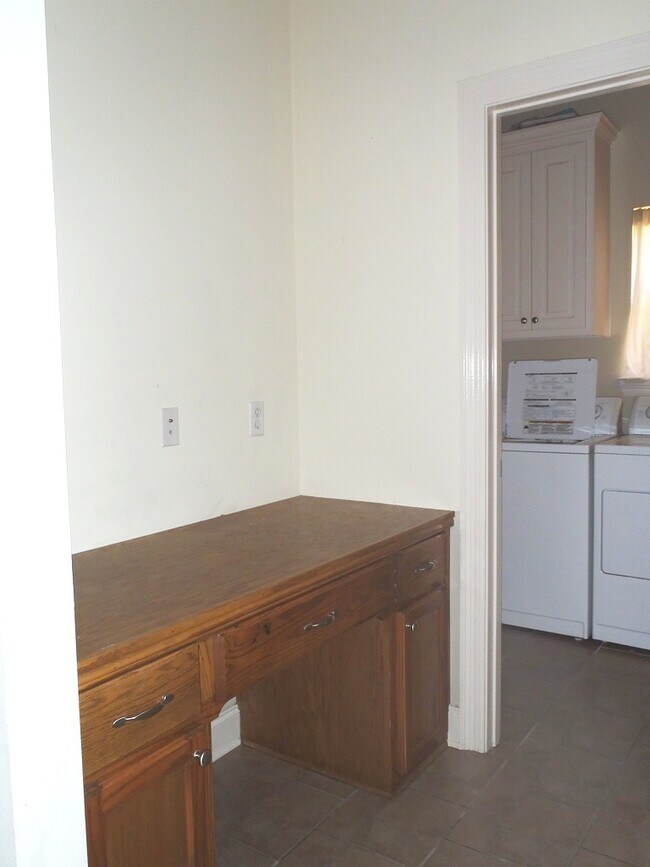 Building Photo - Shenandoah area 3BR/2BA house with dbl garage