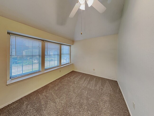 Building Photo - 10514 Wayward Wind Ln