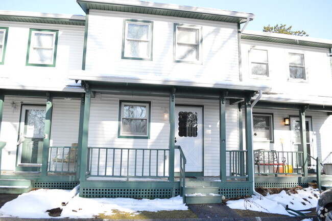 Building Photo - 27 Maple St