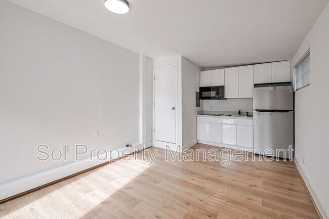 Building Photo - 822 Eaton St