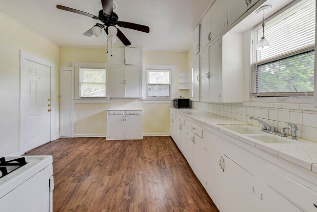 Building Photo - Old-world elegance with modern comfort!