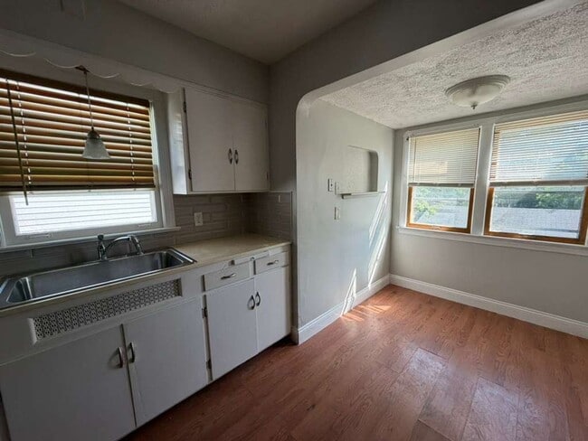 Building Photo - 1482 Dille Rd
