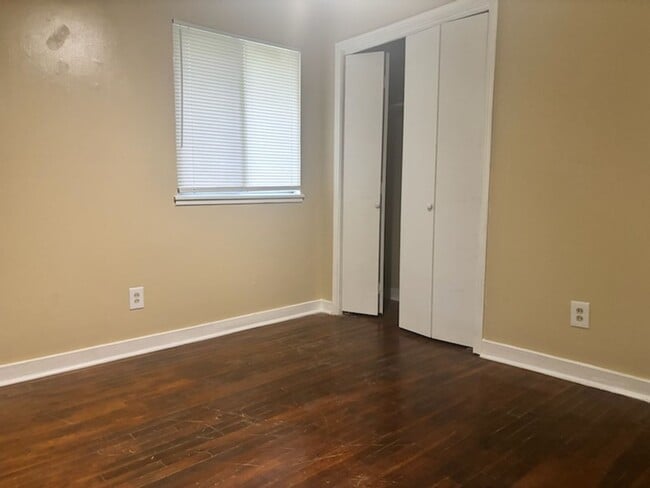 Building Photo - 1527 Maria Dr