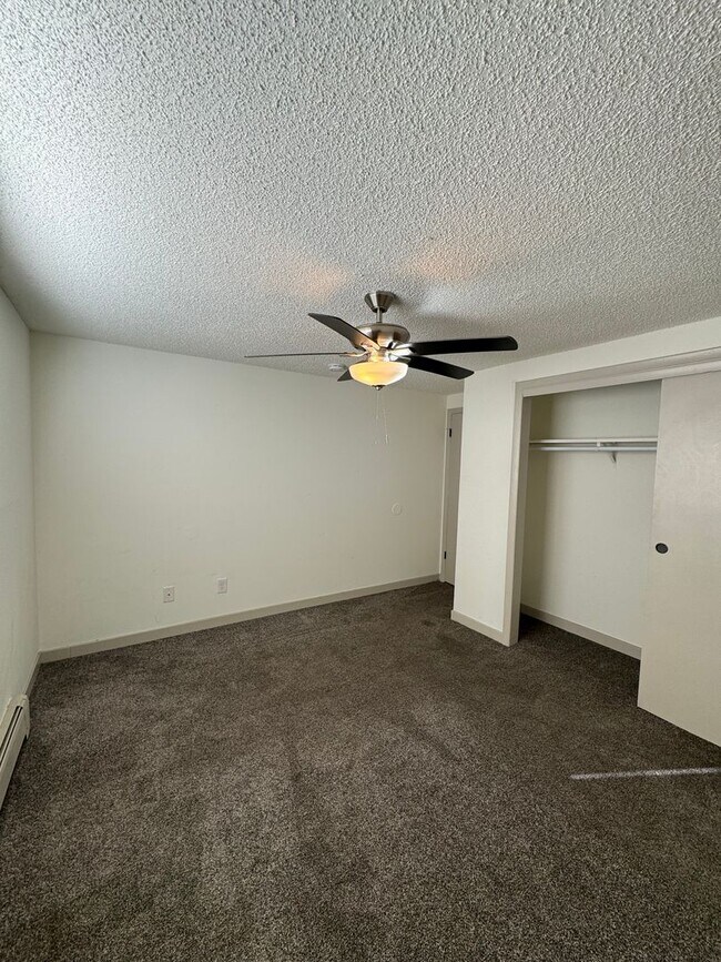 Building Photo - 2915 Straus Ln