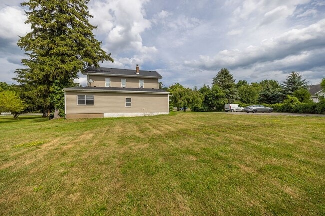 Building Photo - 757 Holt Rd