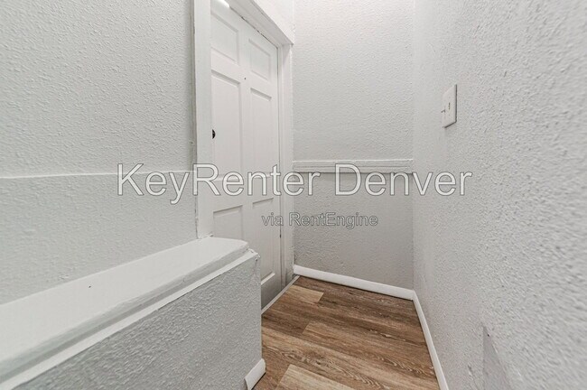 Building Photo - 929 5th St
