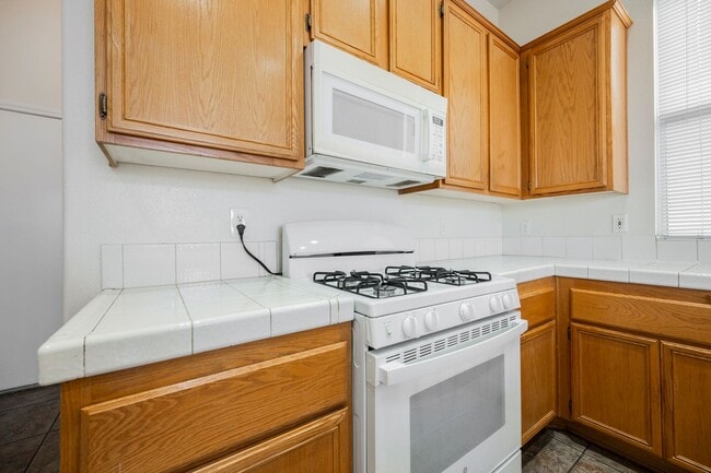 Building Photo - Honey, I’m Home! This Lovely 3 Bedroom, Two-Story Home Is Located In Summerlin.