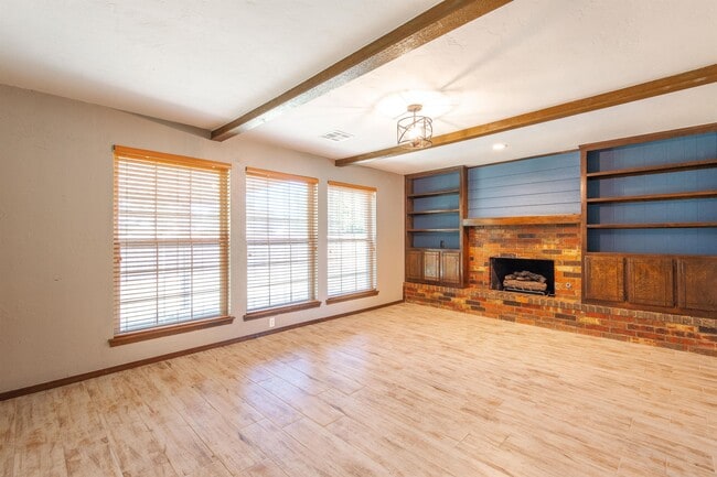 Building Photo - 1425 Venus Cir