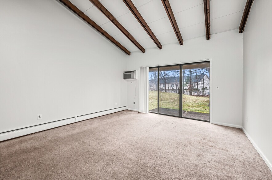 Building Photo - 341 Oak St