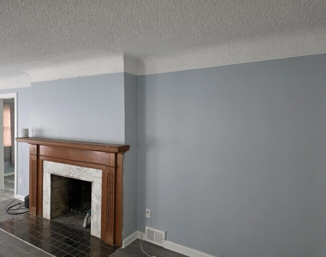 Building Photo - 12840 Kilbourne Ave