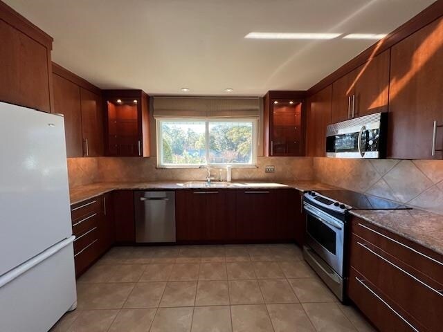 Building Photo - 2537 Stonegate Dr