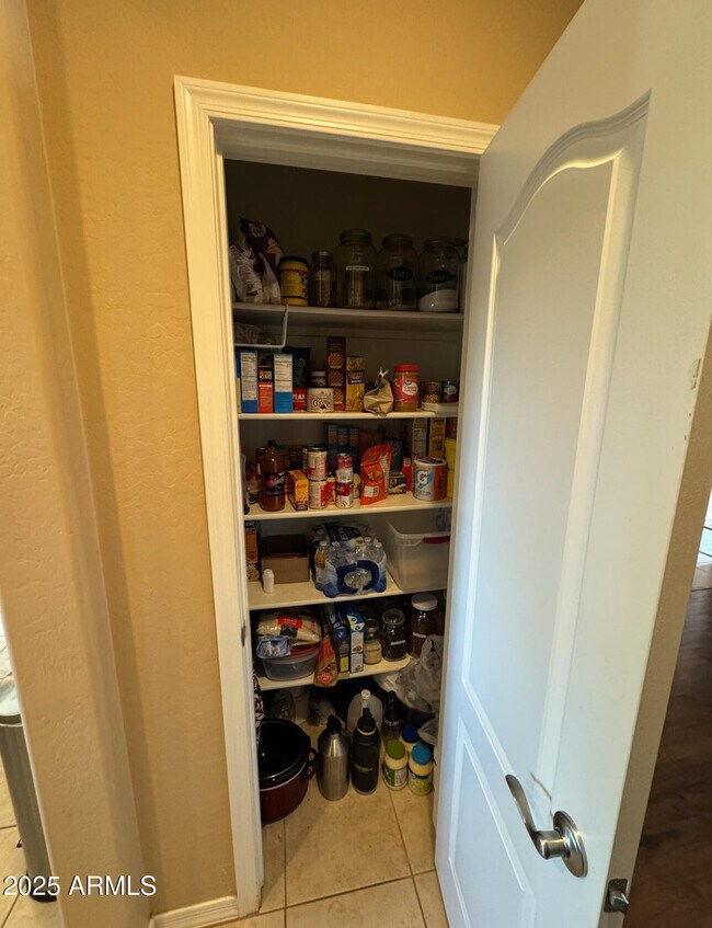 Building Photo - 40571 W Park Hill Dr