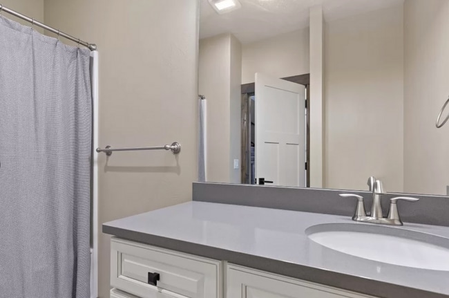 Building Photo - Gorgeous 3 bedroom 2 bath in Belgrade